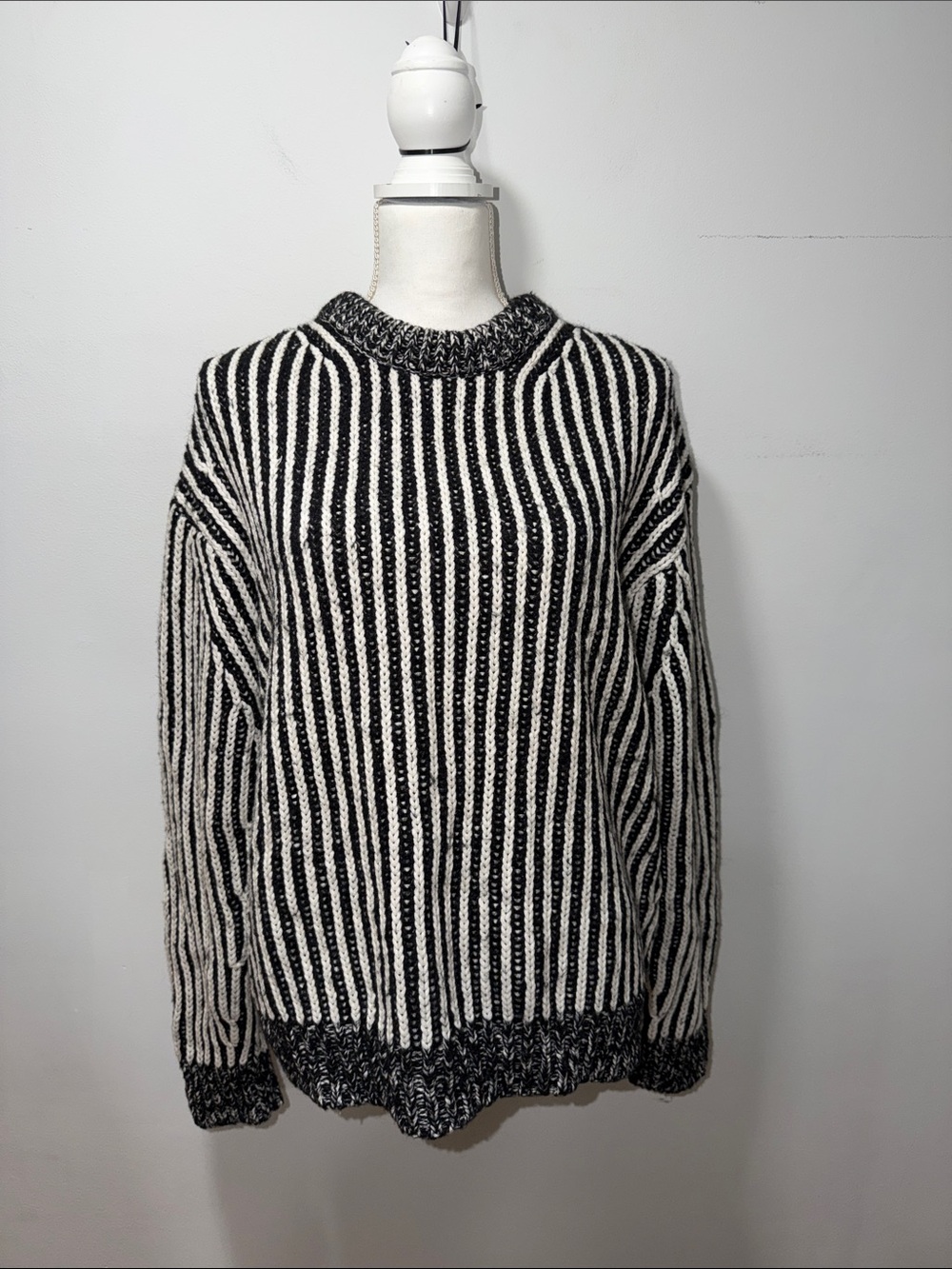 Elizabeth and James Pullover Crewneck Chunky Knit Sweater SZ Large Striped Thick